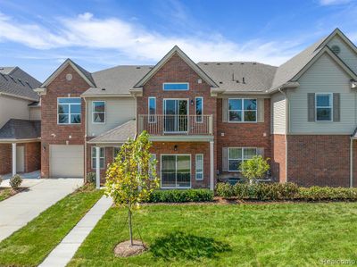 8334 Heywood Circle, Condo with 2 bedrooms, 2 bathrooms and null parking in Sterling Heights MI | Image 3