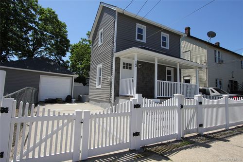 12 Elm Ave, Hempstead, NY, 11550-5522 | Card Image