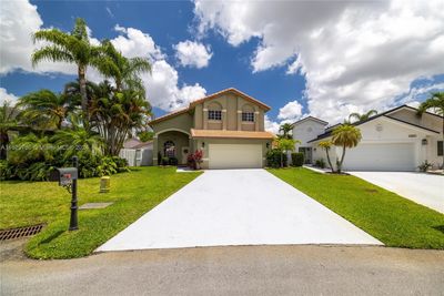 17643 Sw 5th St, House other with 4 bedrooms, 2 bathrooms and null parking in Pembroke Pines FL | Image 2