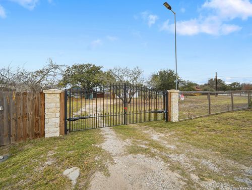 429 Palo Alto Dr, Von Ormy, TX, 78073-5939 | Card Image