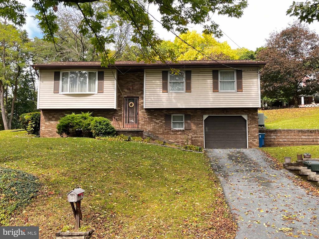 Rosedale Ave, Highspire, PA 17034