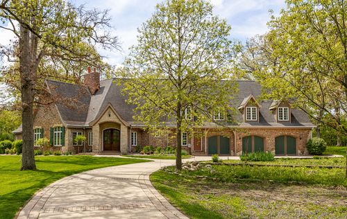 7S460 Donwood Dr W, Naperville, IL, 60540-9557 | Card Image