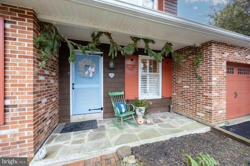 124 Russell Cir, COLLEGEVILLE, PA, 19426-2313 | Card Image