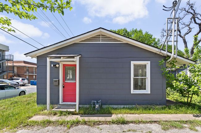 back structure with separate alley access - vacant and great income property | Image 27