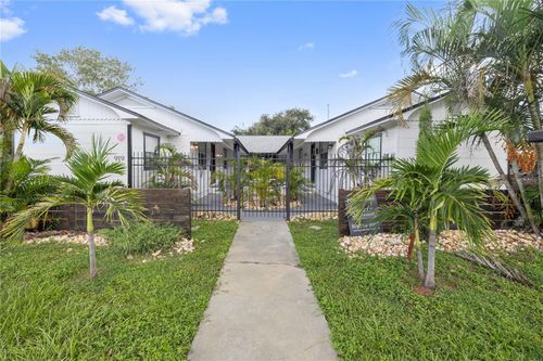 917 30th Ave N, St Petersburg, FL, 33704-2077 | Card Image