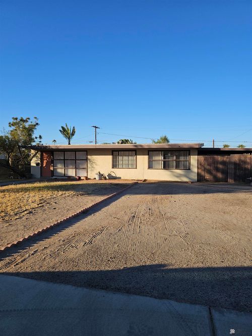 1282 W 17th St, Yuma, AZ, 85364-5307 | Card Image