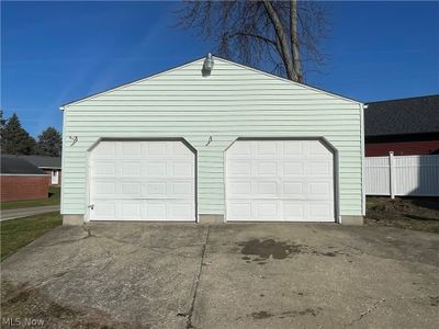 View of garage | Image 3