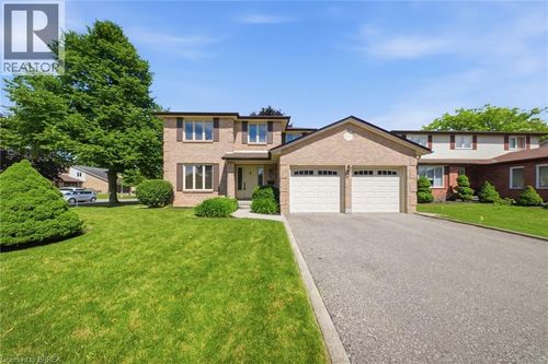 22 Colonial Crescent, Brantford, ON, N3R7M6 | Card Image