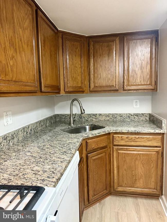 APT-11B - 1520 Northgate Sq, Condo with 2 bedrooms, 1 bathrooms and null parking in RESTON VA | Image 7