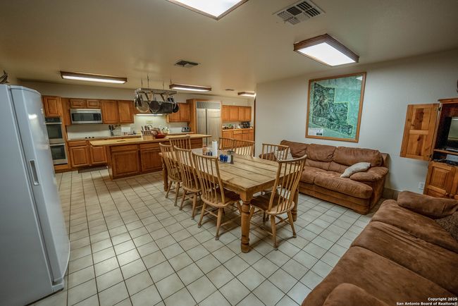 9239 Fm 133, Home with 7 bedrooms, 7 bathrooms and null parking in Cotulla TX | Image 47