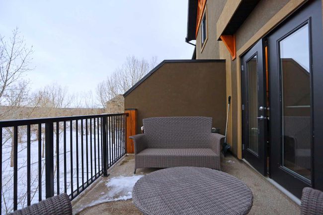 411 Valley Ridge Manor Nw, Home with 2 bedrooms, 2 bathrooms and 4 parking in Calgary AB | Image 23