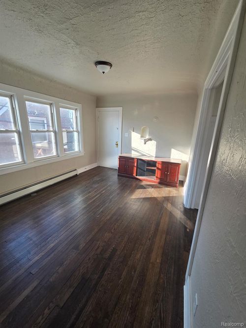 327 Liberty #3 Street, Pontiac, MI, 48341 | Card Image