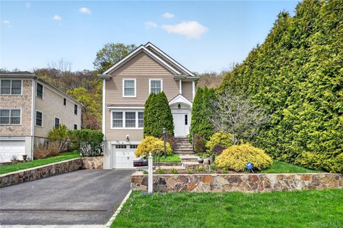 228 Sarles Ln, Pleasantville, NY, 10570-1948 | Card Image