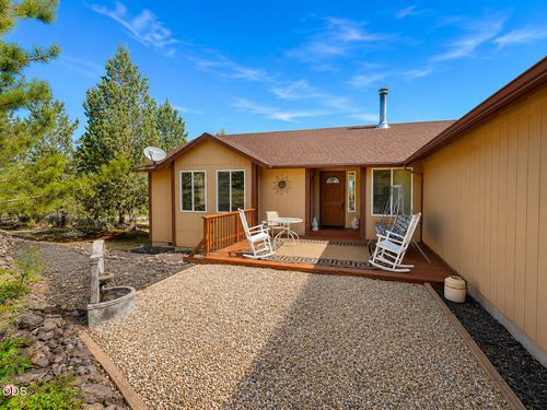 1047 Se Akins Dr, Prineville, OR, 97754-7883 | Card Image