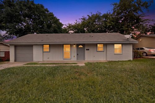 303 Westwood Dr, Euless, TX, 76039-3836 | Card Image