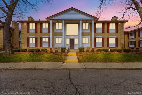 k13-29240 Gloede Dr, Warren, MI, 48088-4044 | Card Image