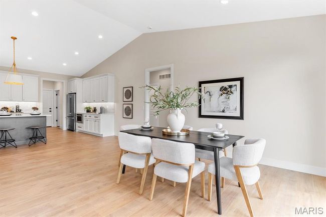 Spacious dining area! | Image 27