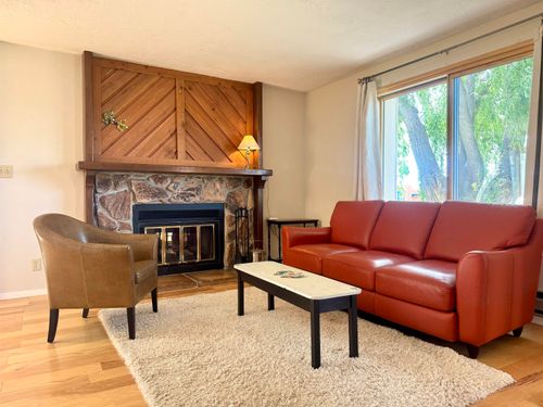 8-4 Reynolds Rd, El Prado, NM, 87529-5021 | Card Image