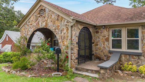 317 Uams Blvd, Little Rock, AR, 72205-5633 | Card Image