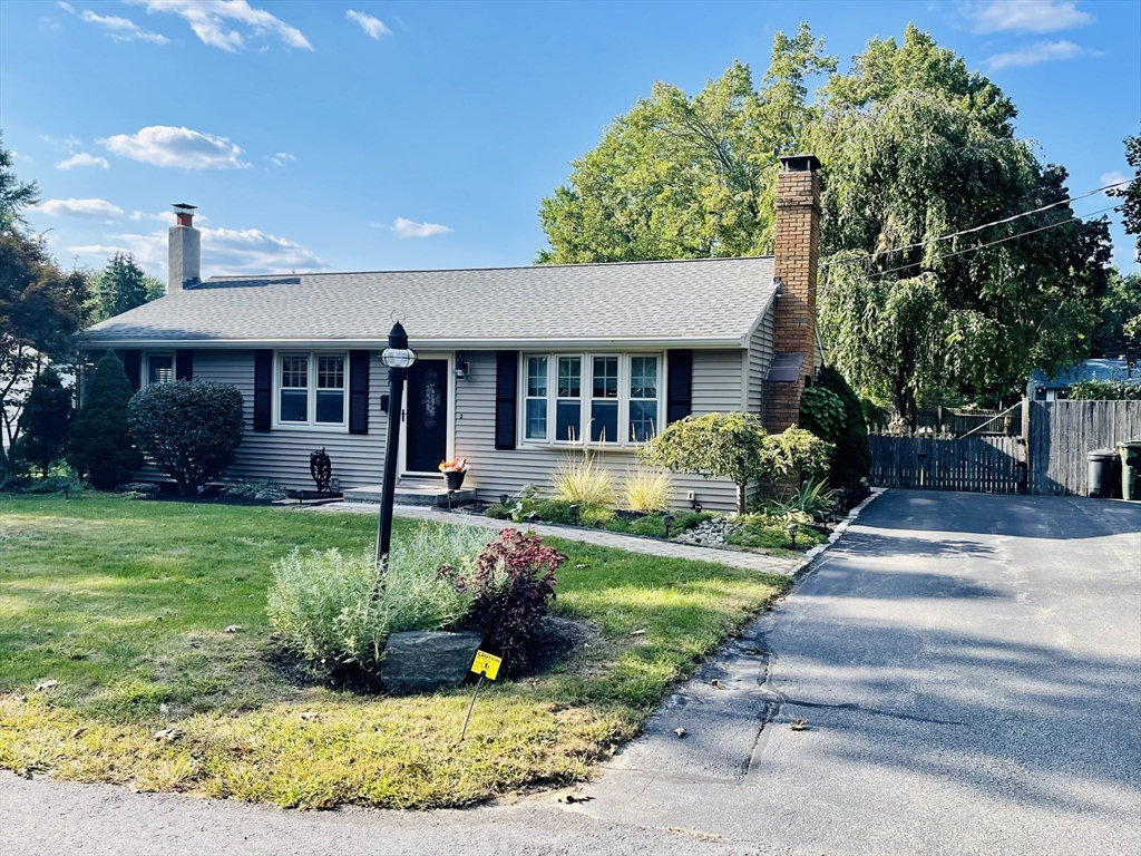 Vine St, Oxford, MA 01540