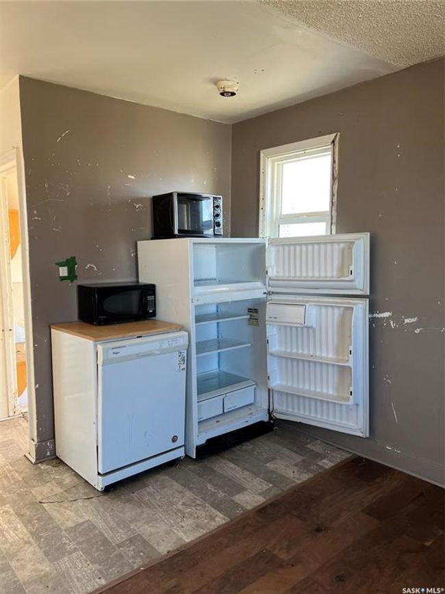 541 Alberta Ave, House other with 2 bedrooms, 1 bathrooms and 5 parking in Kerrobert SK | Image 4