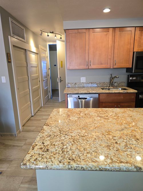 220-475 Front St, Lahaina, HI, 96761-1114 | Card Image