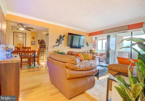 1220-4500 S Four Mile Run Dr, ARLINGTON, VA, 22204-3582 | Card Image