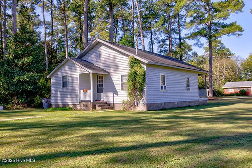 1001 Elm St, Lake Waccamaw, NC, 28450-2411 | Card Image