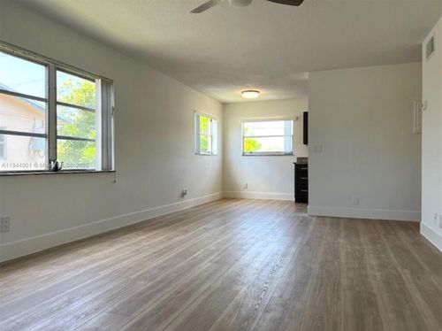 apt-27-270 Ne 40th St, Oakland Park, FL, 33334-1377 | Card Image