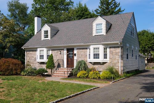 238 Emmett Pl, Ridgewood, NJ, 07450-2803 | Card Image