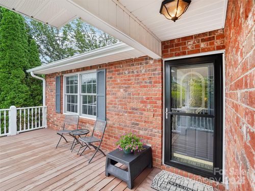 645 High Quarry Rd, Hendersonville, NC, 28791-1819 | Card Image