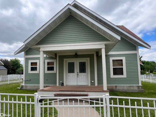 52 E Golden Ln, Fairfield, IA, 52556-2174 | Card Image