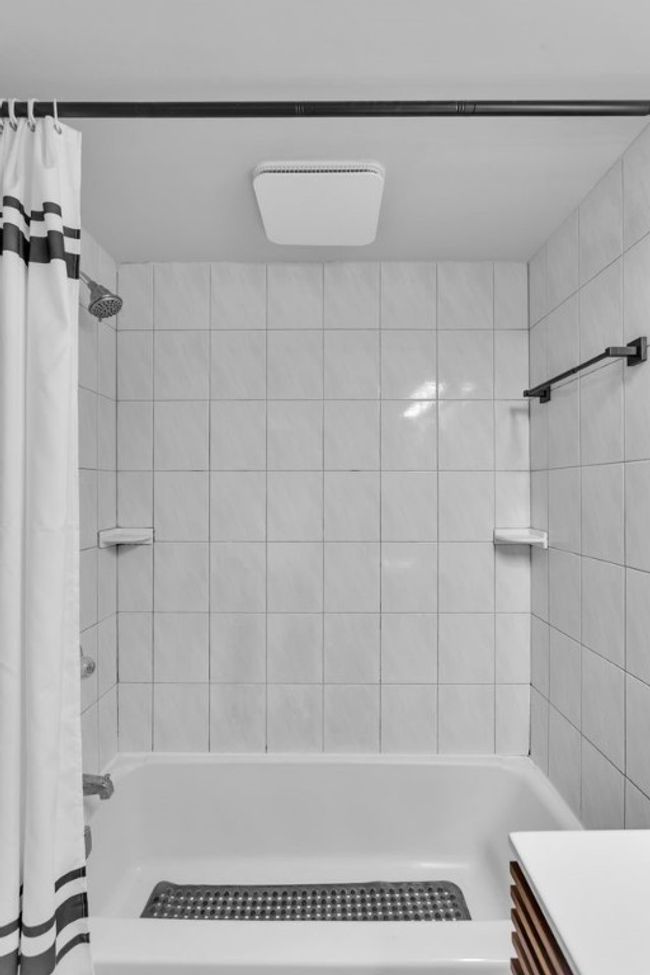 Full Bath | Image 15