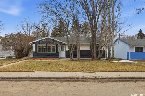 305 Montreal Avenue N, Saskatoon, SK, S7L3N7 | Card Image