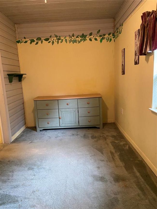 guest room | Image 26