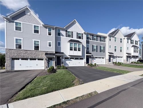 120 Crown St, Mc Kees Rocks, PA, 15136-5700 | Card Image