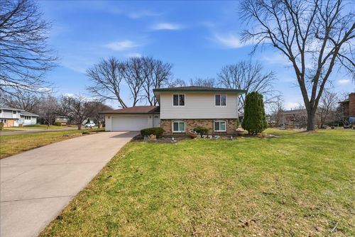 8212 Vincent Ave N, Brooklyn Park, MN, 55444-1582 | Card Image