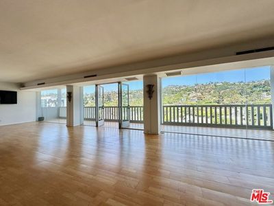 PH3-4 - N Doheny Drive, Condo with 2 bedrooms, 3 bathrooms and 2 parking in West Hollywood CA | Image 1