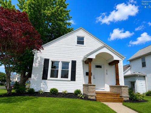 216 S Buchanan St, Fremont, OH, 43420-4504 | Card Image