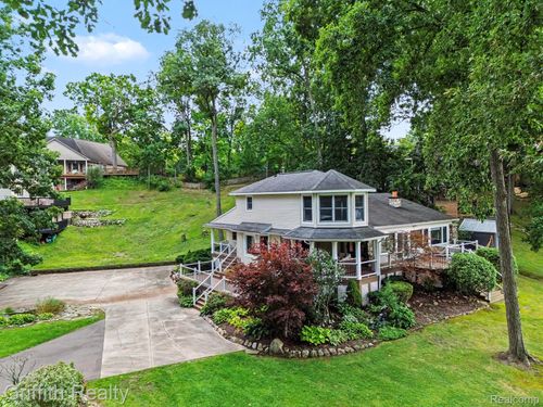 4550 Clifford Rd, Brighton, MI, 48116-7703 | Card Image