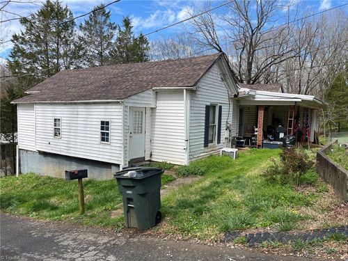 607 Water St, Eden, NC, 27288-3241 | Card Image