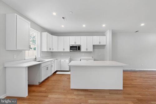 102-1 N Girard Ter, HATFIELD, PA, 19440-2534 | Card Image