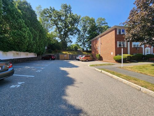 apt-3-4 Nixon Ln, Stoneham, MA, 02180-3365 | Card Image