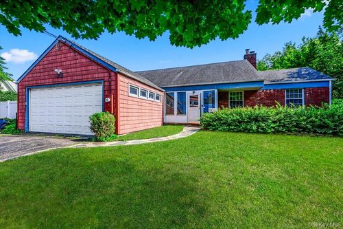 22 Manitton Ct, Islip, NY, 11751-3604 | Card Image