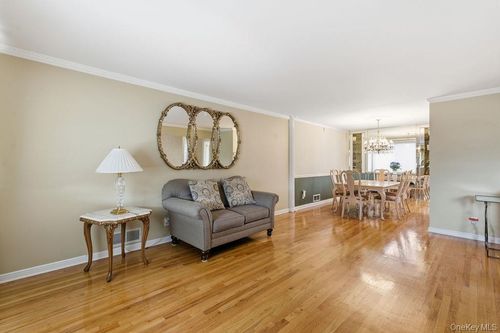 29 Lehigh Ln, Hicksville, NY, 11801-3312 | Card Image