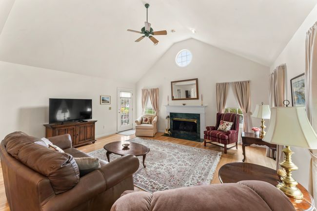 11 - 11 Saint George Pl, Condo with 2 bedrooms, 2 bathrooms and null parking in Sandy Hook CT | Image 7