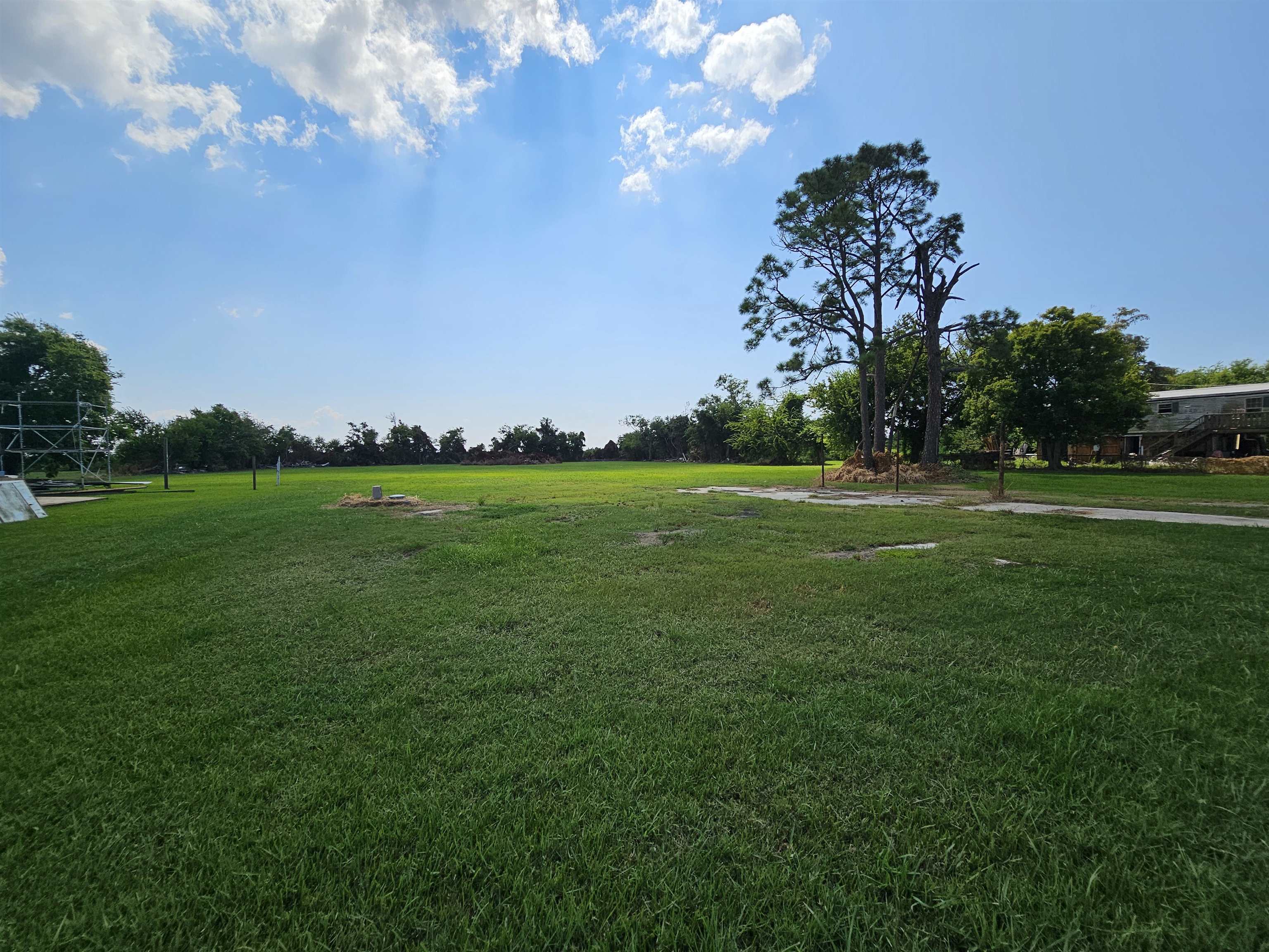Land in Chauvin 2