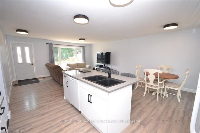 1038 Woodbine Rd, House other with 3 bedrooms, 3 bathrooms and 5 parking in Kingston ON | Image 9