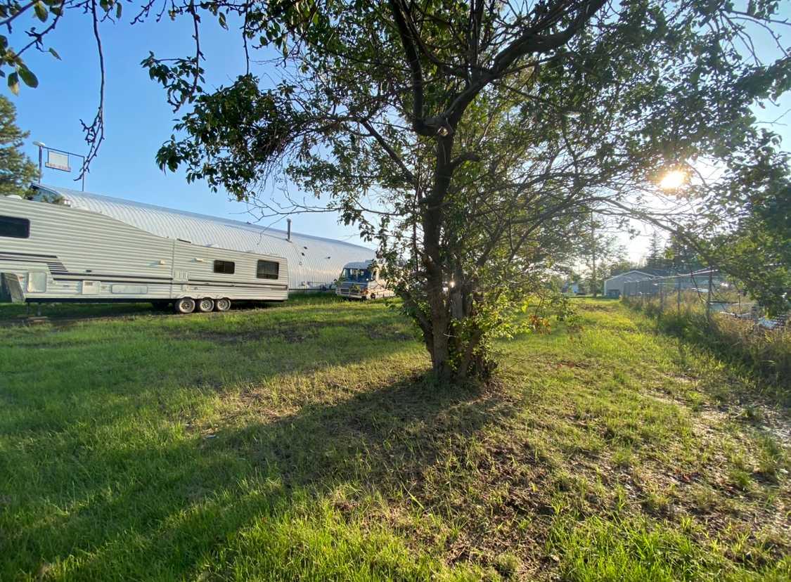 Land in Rycroft