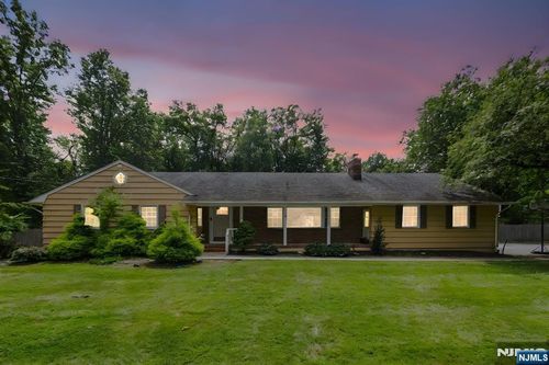 8 Aberdeen Rd, Scotch Plains, NJ, 07076-2202 | Card Image